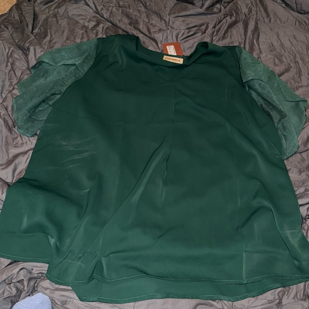 Blouse with flowy sleeves